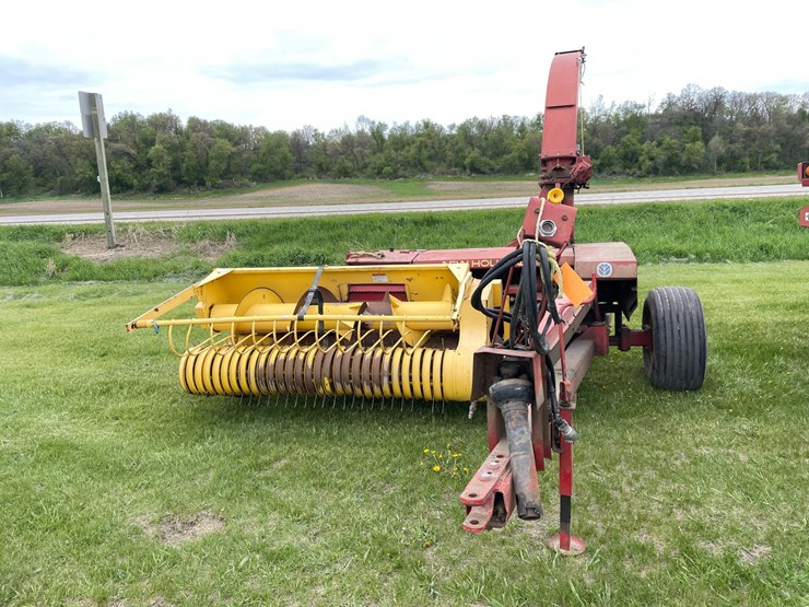 #1033-•-hew-holland-790-chopper-with-hay-head-image-2