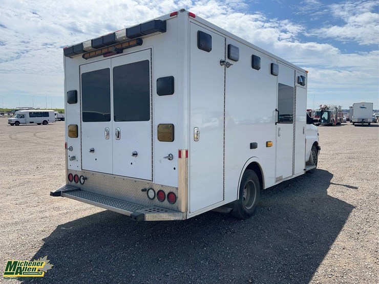 2017-chevrolet-express-s/a-ambulance-image-4