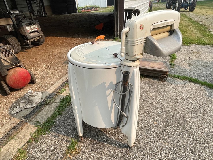 #2305-•-speed-queen-fw3090w-vintage-washing-machine-image-5