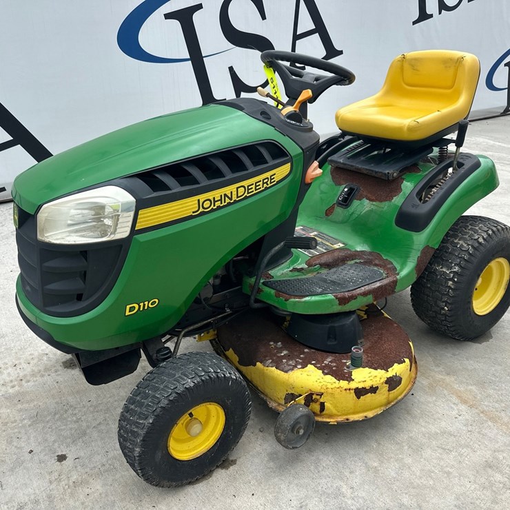 JOHN DEERE D110