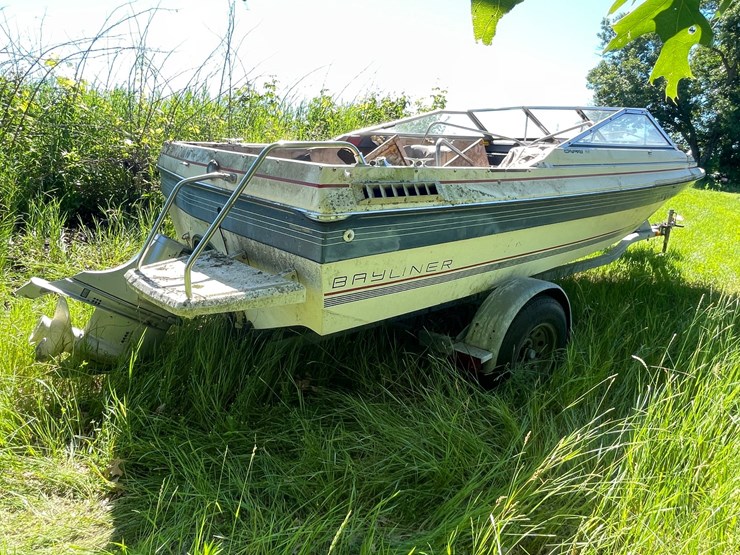 #3221-•-bayliner-capri-5.0l-boat-and-escort-trailer-(no-title)-image-5