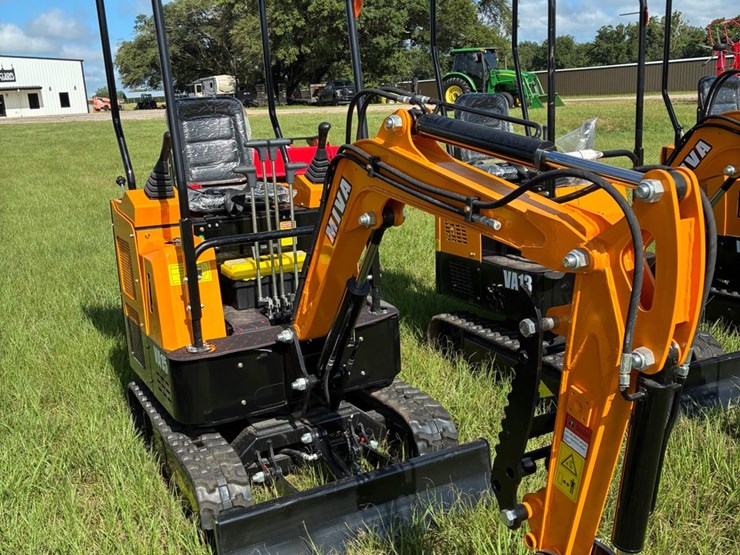 #9933-•-miva-va15-mini-excavator-image-2