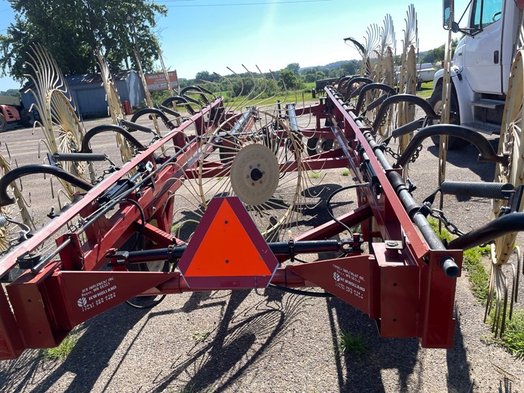 #1028-•-h&s-(12)-wheel-rake-image-10