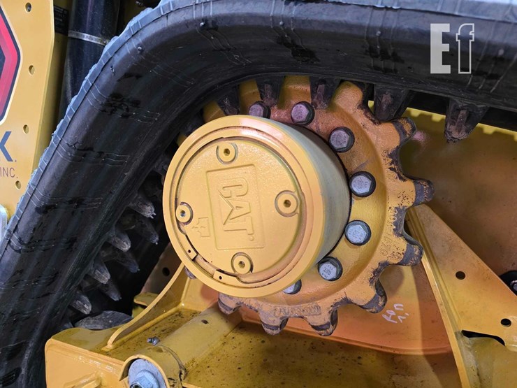 2025-caterpillar-255-image-35