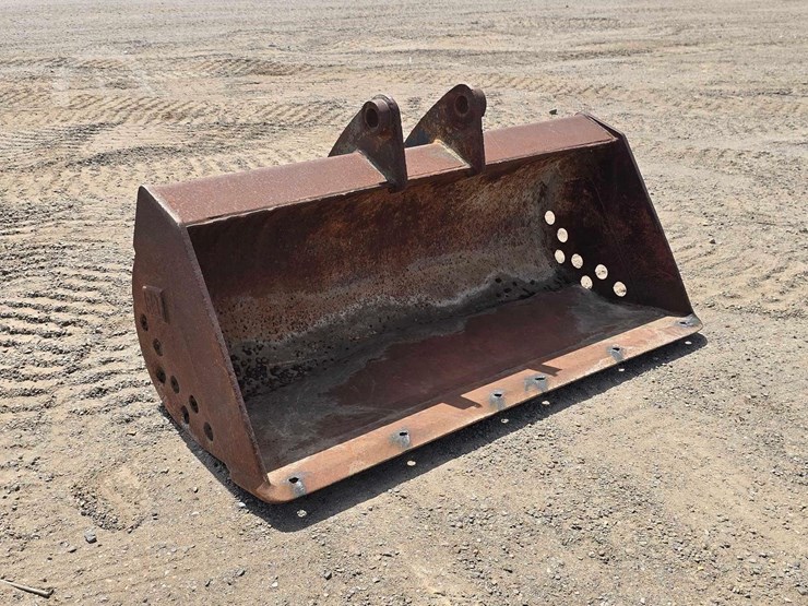 caterpillar-60-image-2