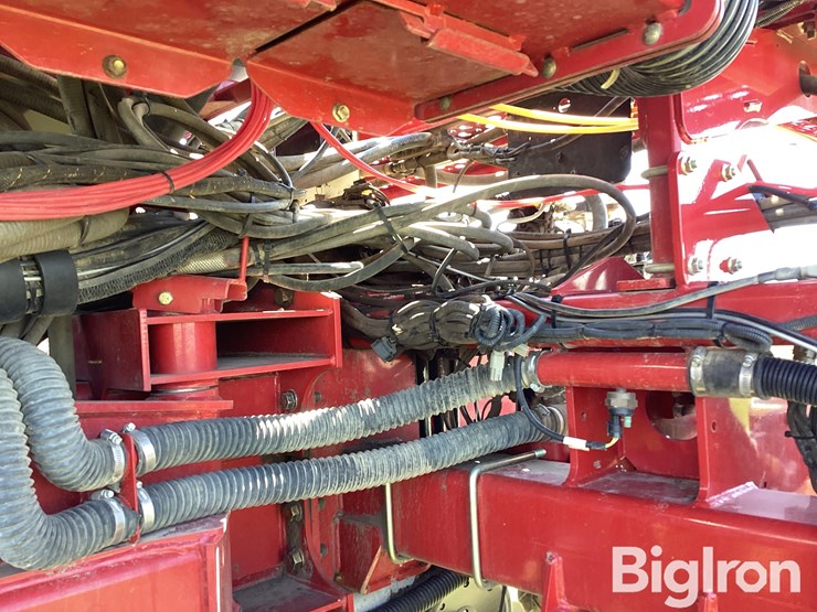 2014-case-ih-1255-image-19