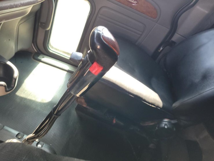 2006-peterbilt-379-image-34