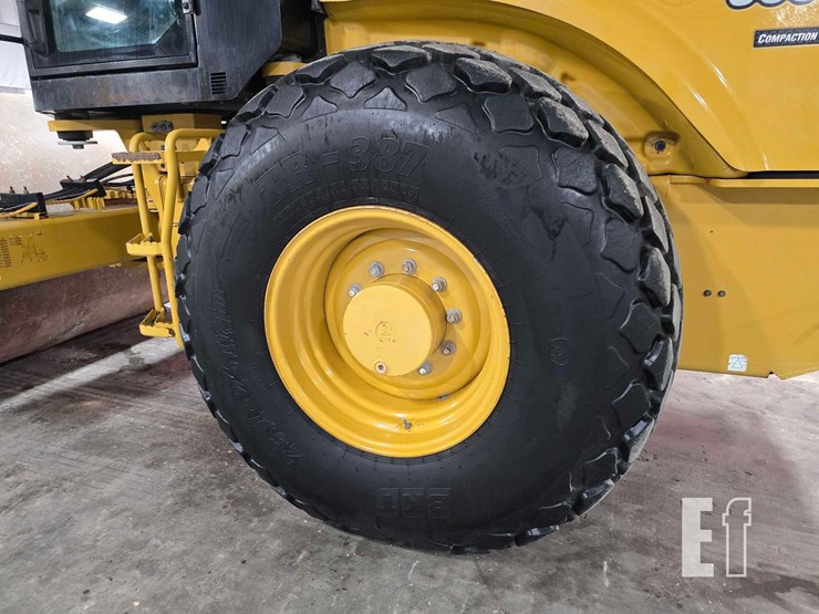 2022-caterpillar-cs56b-image-25