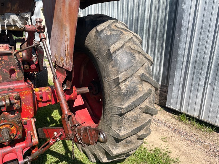 #1020-•-farmall-656-gas-tractor-(augusta,-wi)-image-21