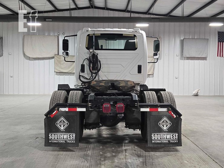 2017-international-durastar-4400-image-8