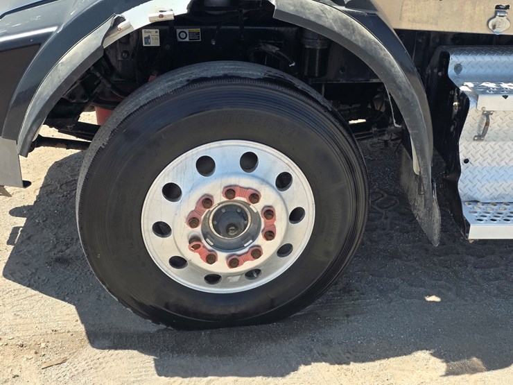 2012-kenworth-t800-image-15
