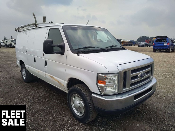 2014-ford-cargo-image-2