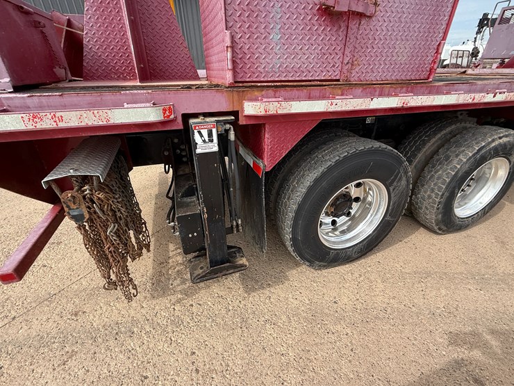 2015-peterbilt-365-image-16