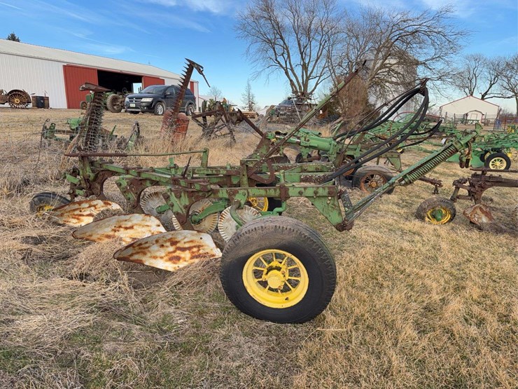 john-deere-pull-type-three-bottom-plow-image-4