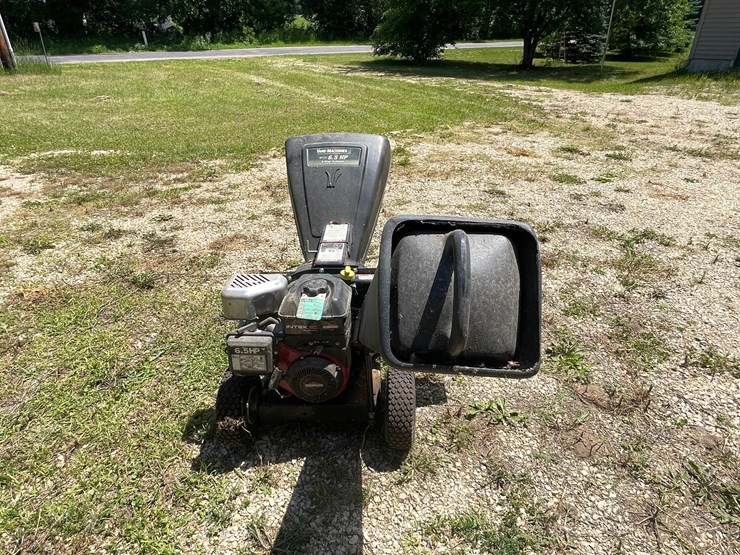 #3322-•-yard-machines-chipper-image-2