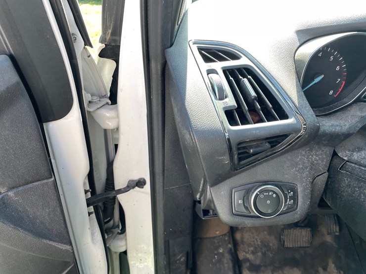 2014-ford-escape-titanium-image-34