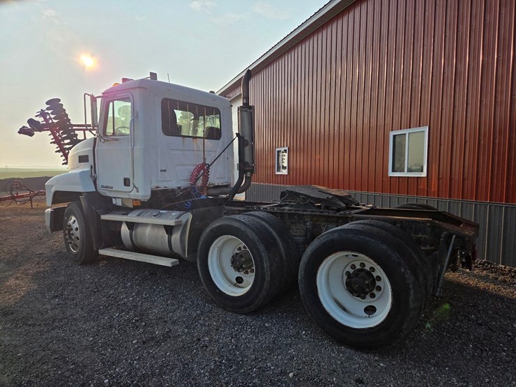 1999-mack-ch613-image-19