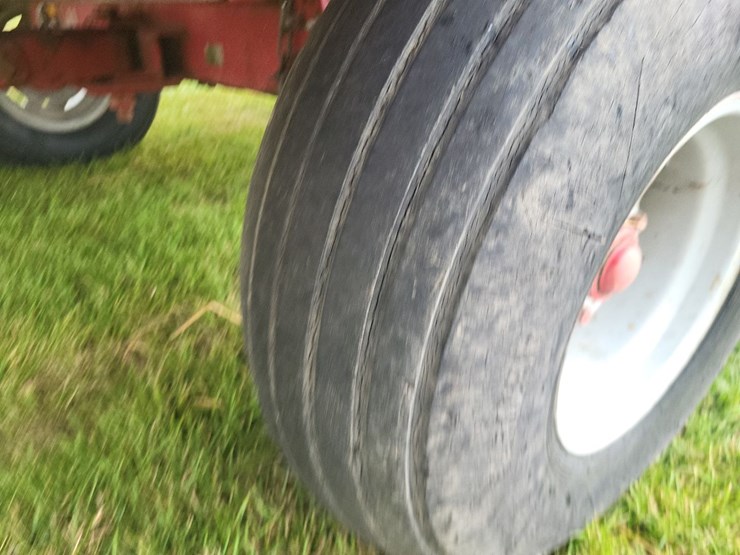 gehl-970-silage-wagon-w/gehl-tandem-axle-running-gear-image-16