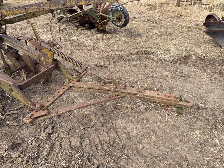 john-deere-two-bottom-plow-image-8
