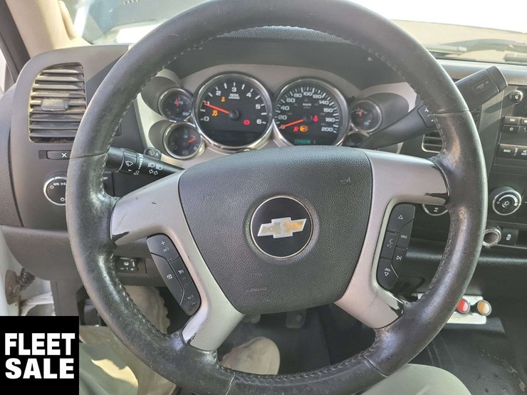 2013-chevrolet-silverado-3500hd-lt-image-15