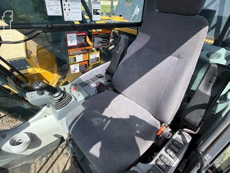 2023-deere-210-p-tier-image-10