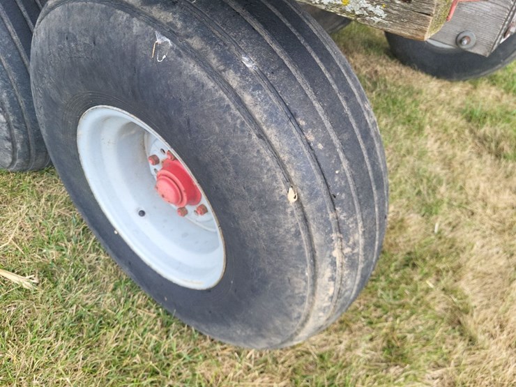 gehl-970-silage-wagon-w/gehl-tandem-axle-running-gear-image-25