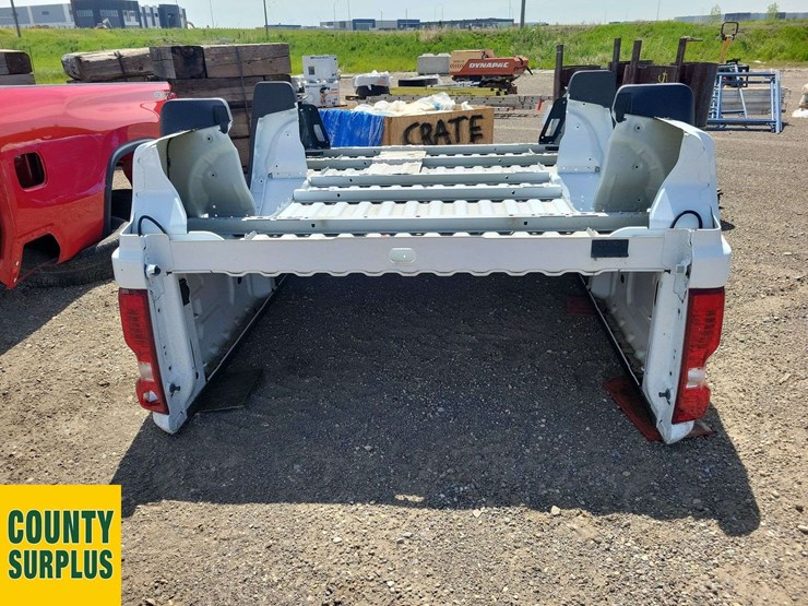 white-pick-up-truck-bed-image-4