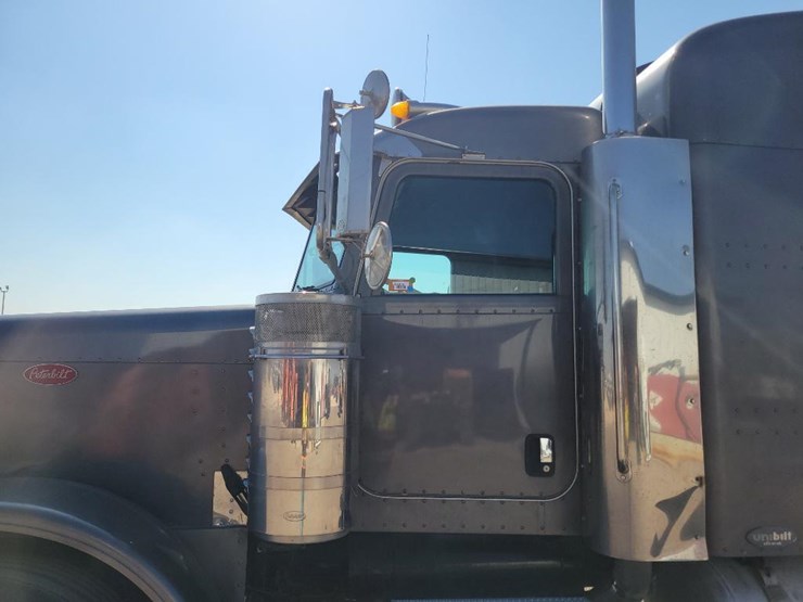 2006-peterbilt-379-image-11