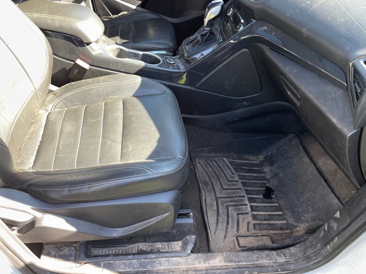 2014-ford-escape-titanium-image-56