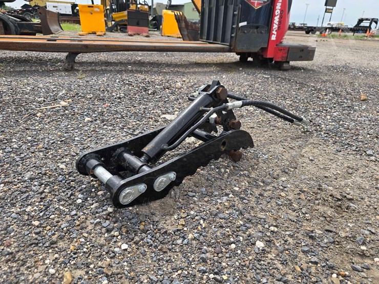 2025-iranch-hydraulic-thumb-clamp-image-3