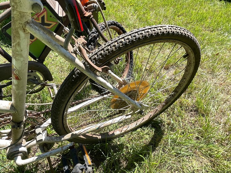 #3299-•-(2)-vintage-bikes-image-22