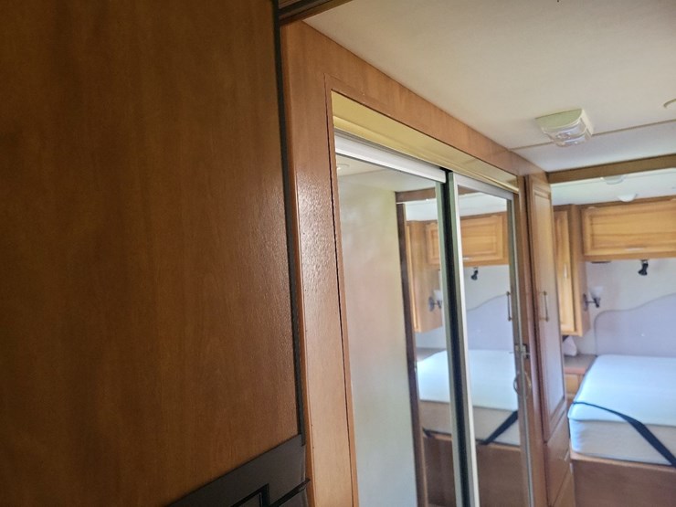 2003-fleetwood-bounder-39z-class-a-motorhome-on-freightliner-chassis-image-59