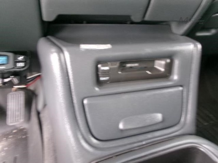 2001-chevrolet-silverado-3500-image-22