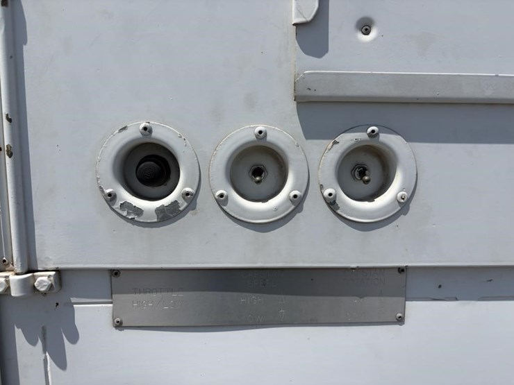 2000-freightliner-fl80-image-31