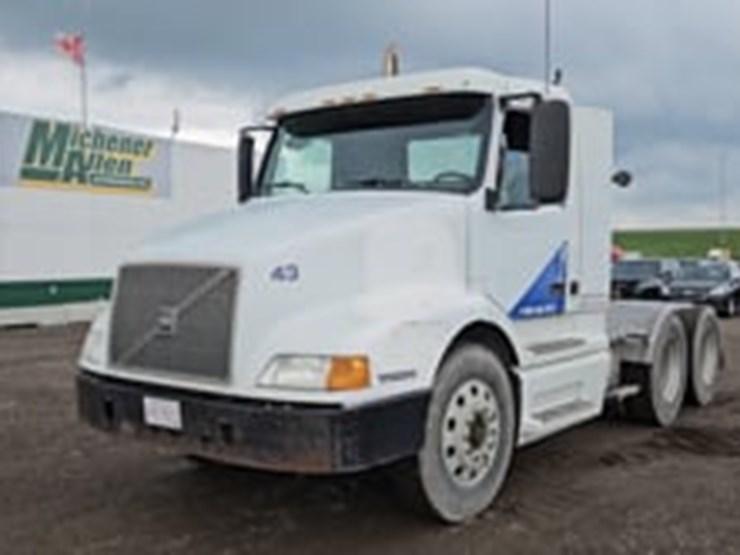 2001-volvo-vnl-t/a-day-cab-tractor-image-5