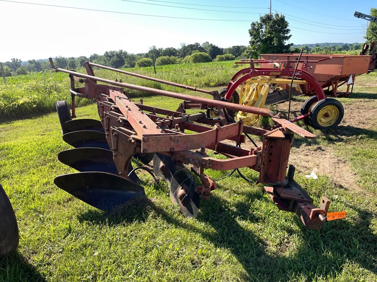 #2094-•-massey-ferguson-plow-image-3