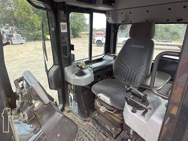 2014-komatsu-d51pxi-22-image-13
