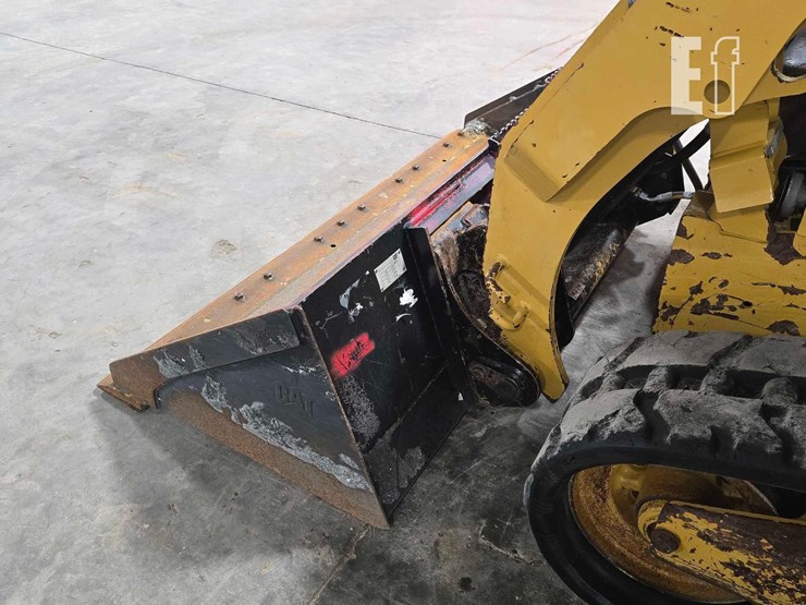 2022-caterpillar-259d3-image-12
