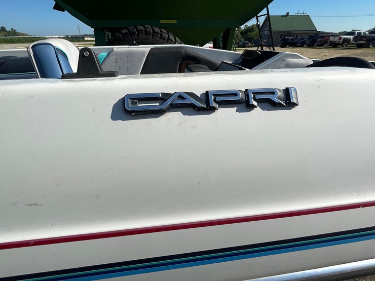 #1019-•-bayliner-capri-boat-on-escort-trailer-(no-title,-for-parts)-image-5