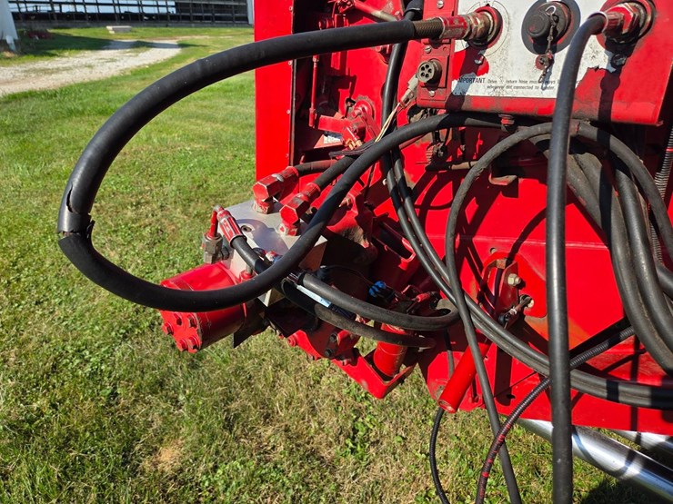 cih-2388-axial-flow-combine-image-13