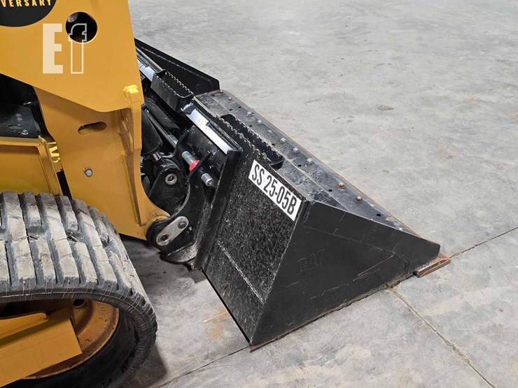 2025-caterpillar-255-image-11