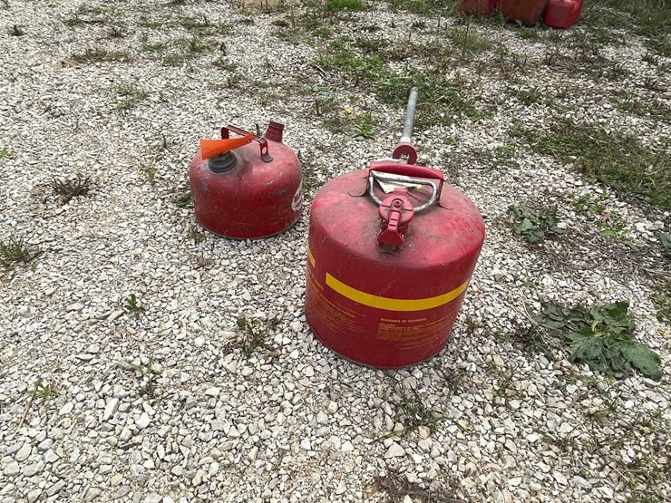 #3345-•-(2)-metal-gas-cans-image-5