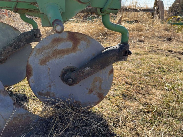 john-deere-three-point-two-bottom-plow-image-9