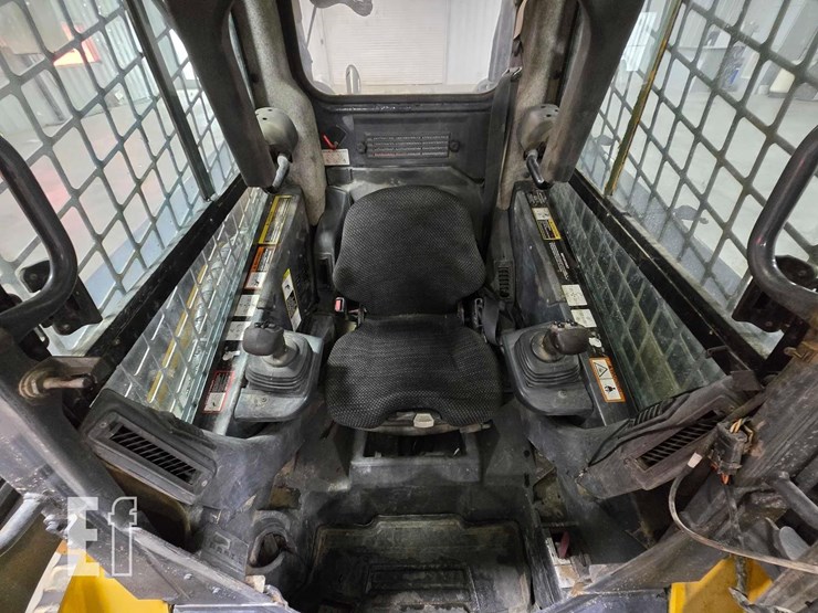2012-deere-333d-image-13