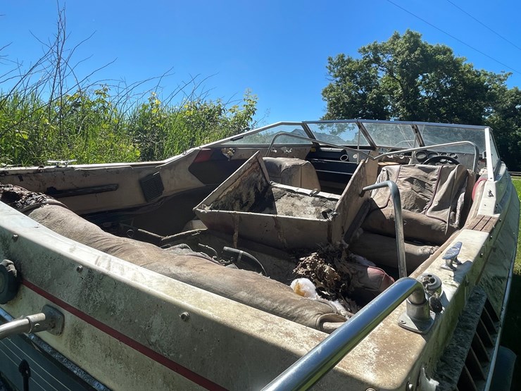 #3221-•-bayliner-capri-5.0l-boat-and-escort-trailer-(no-title)-image-11