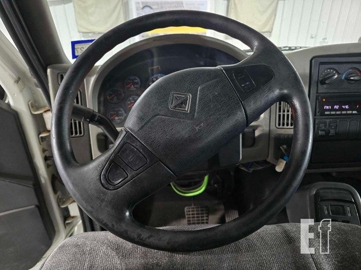 2017-international-durastar-4400-image-10