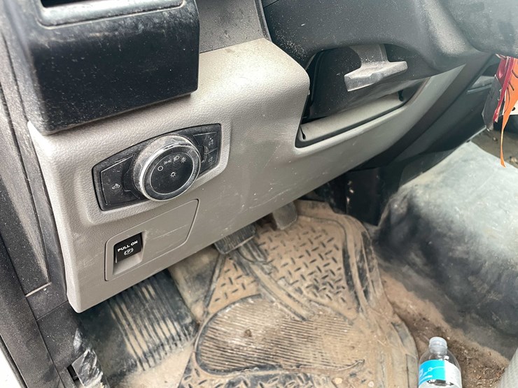 2017-ford-f150-xl-image-52