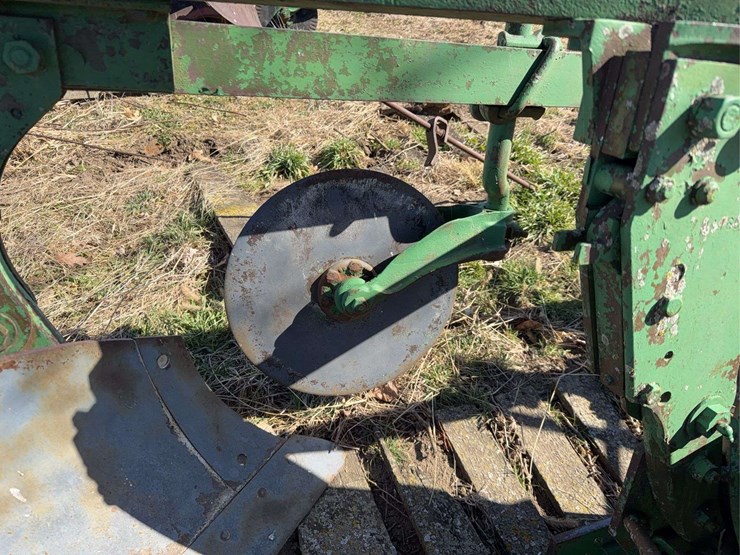 john-deere-three-point-three-bottom-plow-image-13