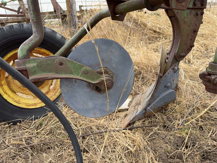john-deere-pull-type-four-bottom-plow-image-32