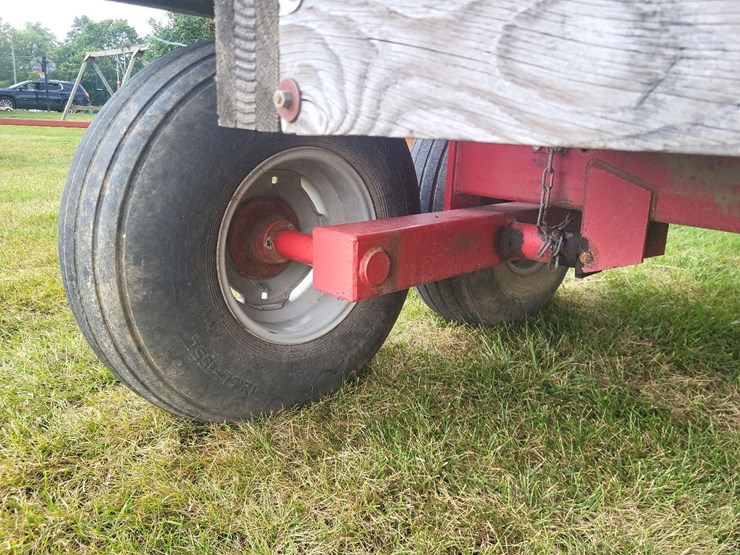 gehl-970-silage-wagon-w/gehl-tandem-axle-running-gear-image-31